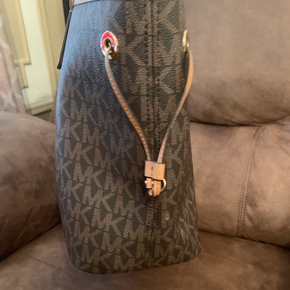 Michael Kors jet set travel bag with wristlet - Picture 4 of 5